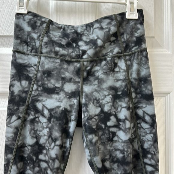 Athleta Powervita Tie-Dyed Salutation Leggings - Picture 4 of 12